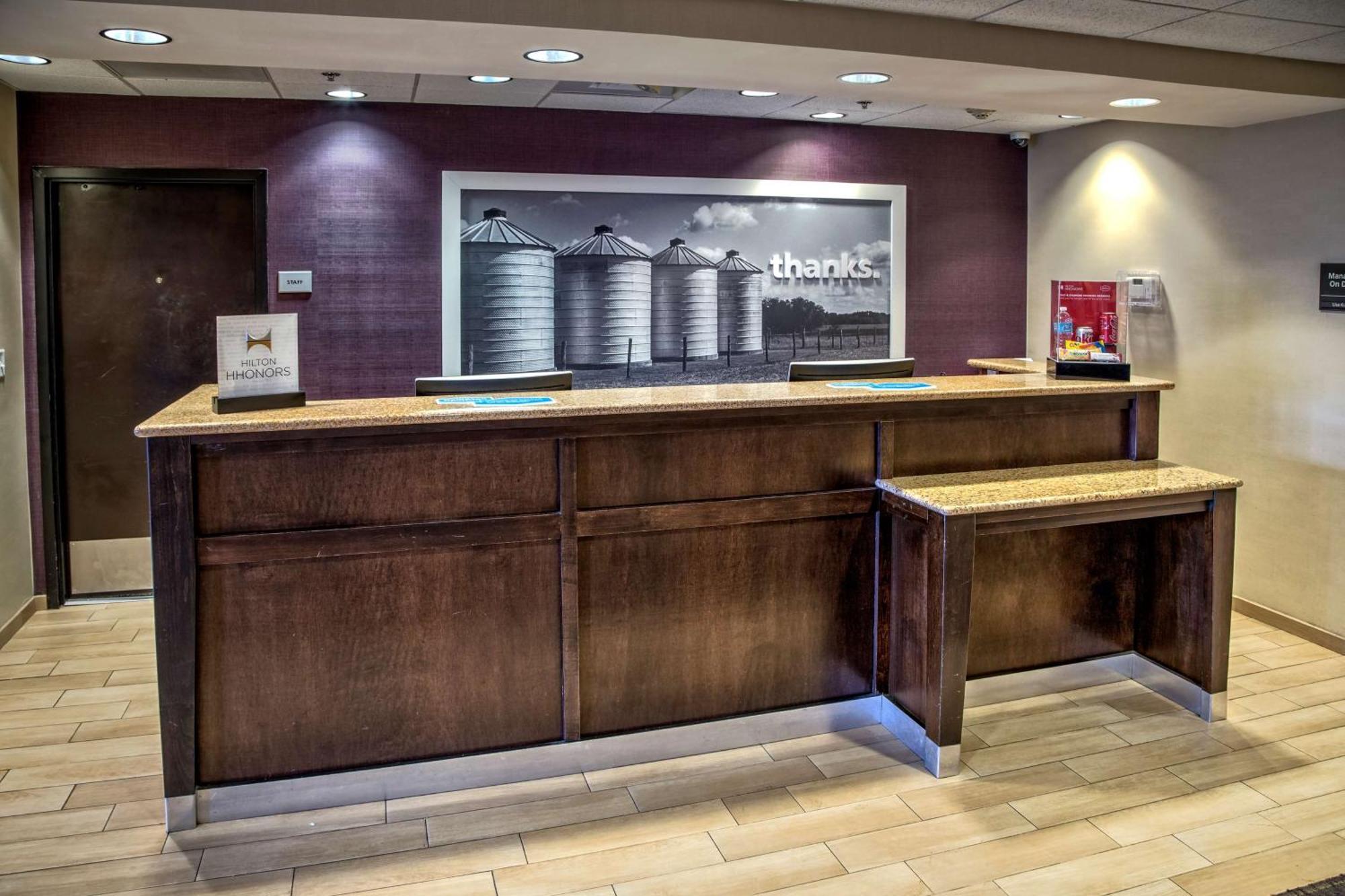 Hampton Inn Данн Экстерьер фото