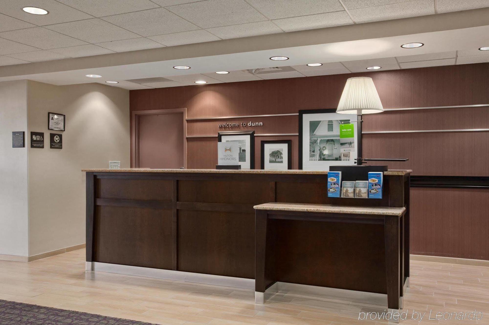 Hampton Inn Данн Экстерьер фото